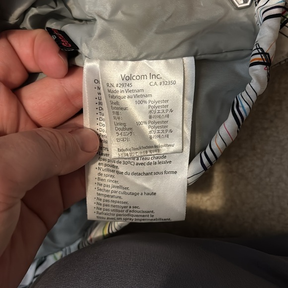 Volcom Snowboarding Jacket - Picture 3 of 4